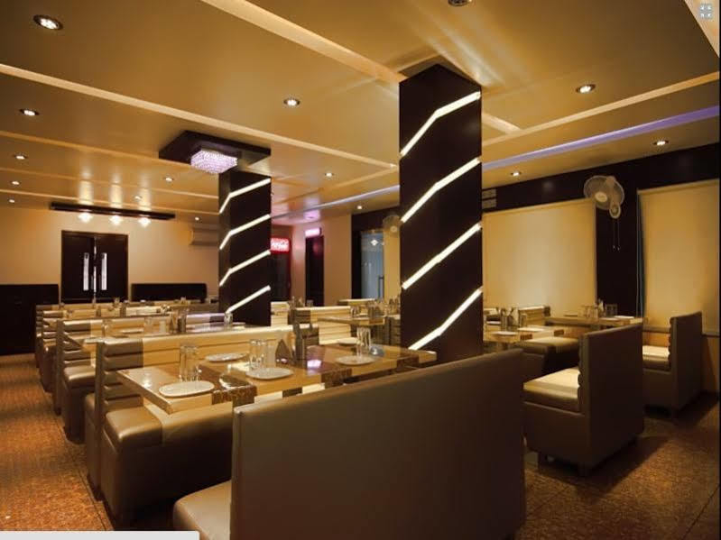 Hotel Apex Surat Exterior foto